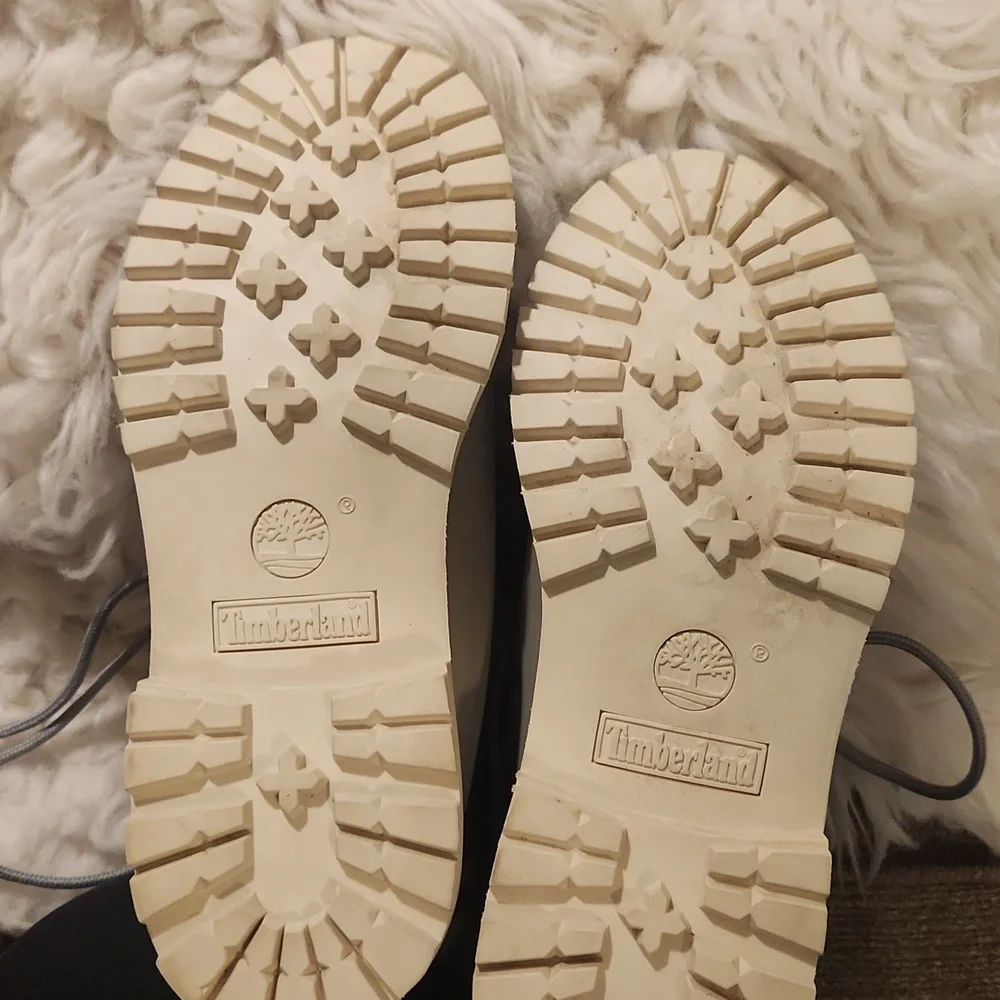 Timberland 6" Boots Womens (8) - Picture 12 of 14